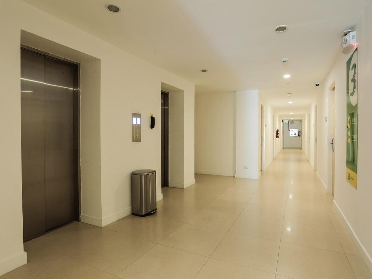 Go Hotels Manila Airport Road Paranaque City Extérieur photo