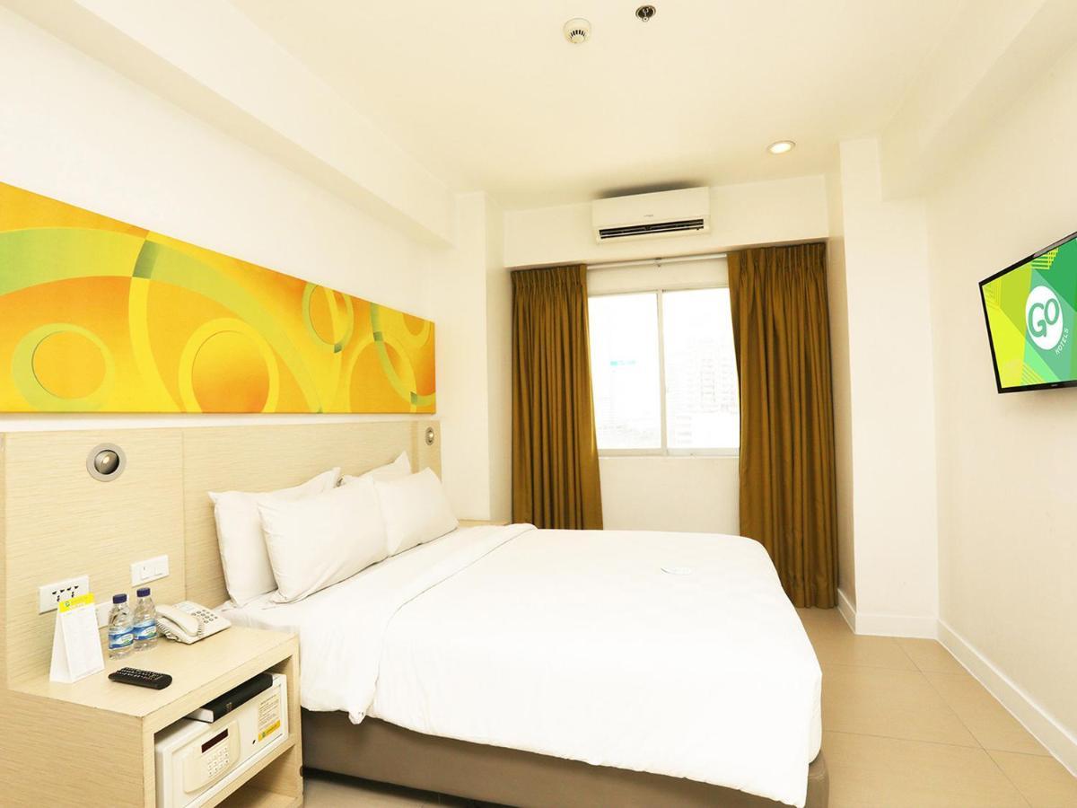 Go Hotels Manila Airport Road Paranaque City Extérieur photo