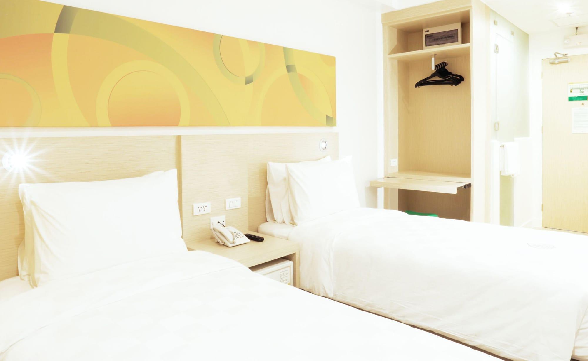 Go Hotels Manila Airport Road Paranaque City Extérieur photo