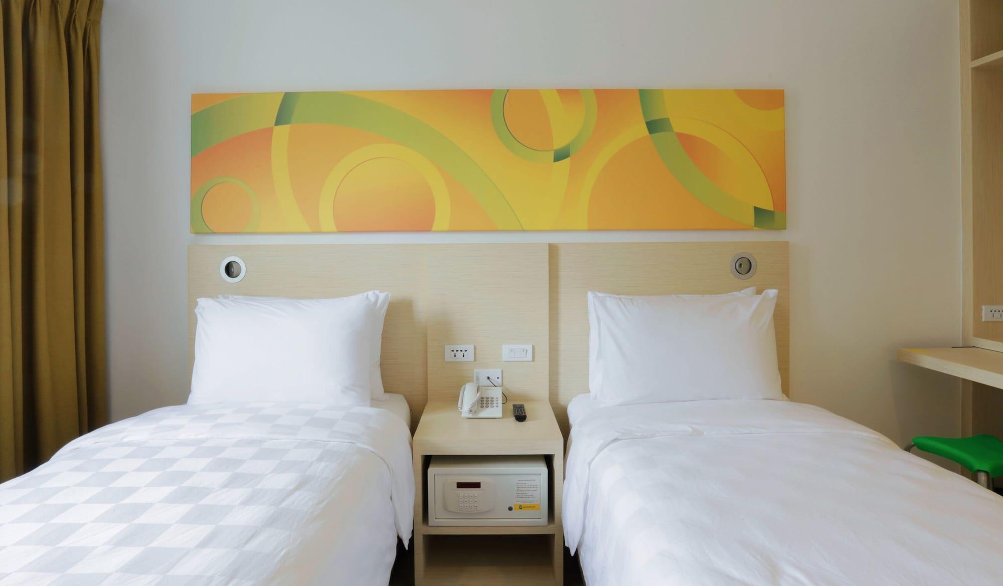 Go Hotels Manila Airport Road Paranaque City Extérieur photo