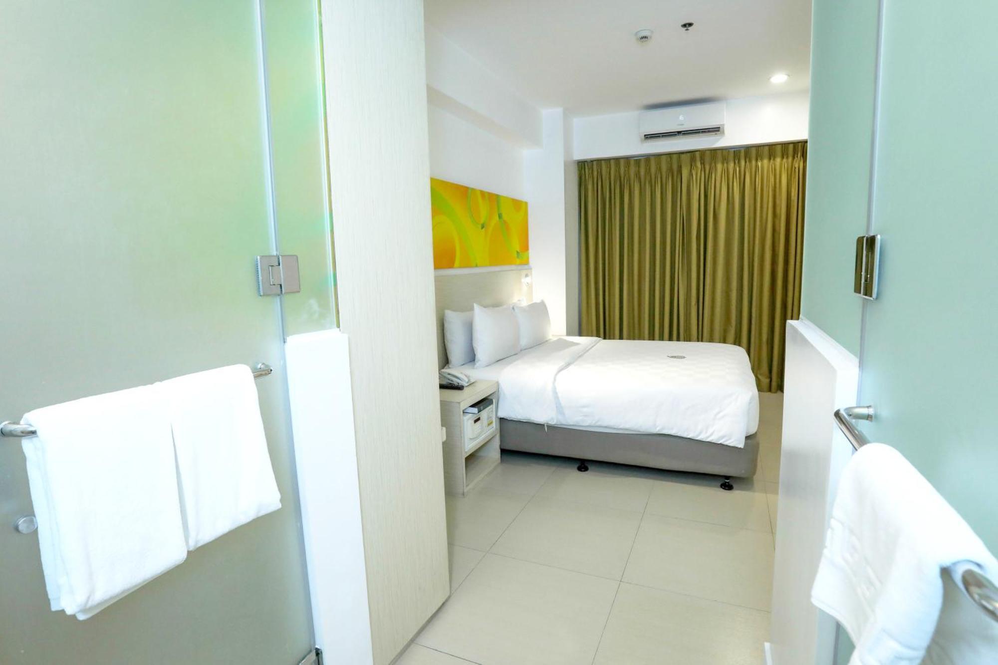 Go Hotels Manila Airport Road Paranaque City Extérieur photo